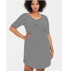 Torrid Black & White Stripe Tee Shirt Dress Size 1X NWT